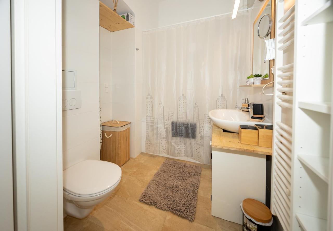 Delightful 1 Bedroom Near Schoenbrunn And Westbahnhof With Big Porch Вена Экстерьер фото